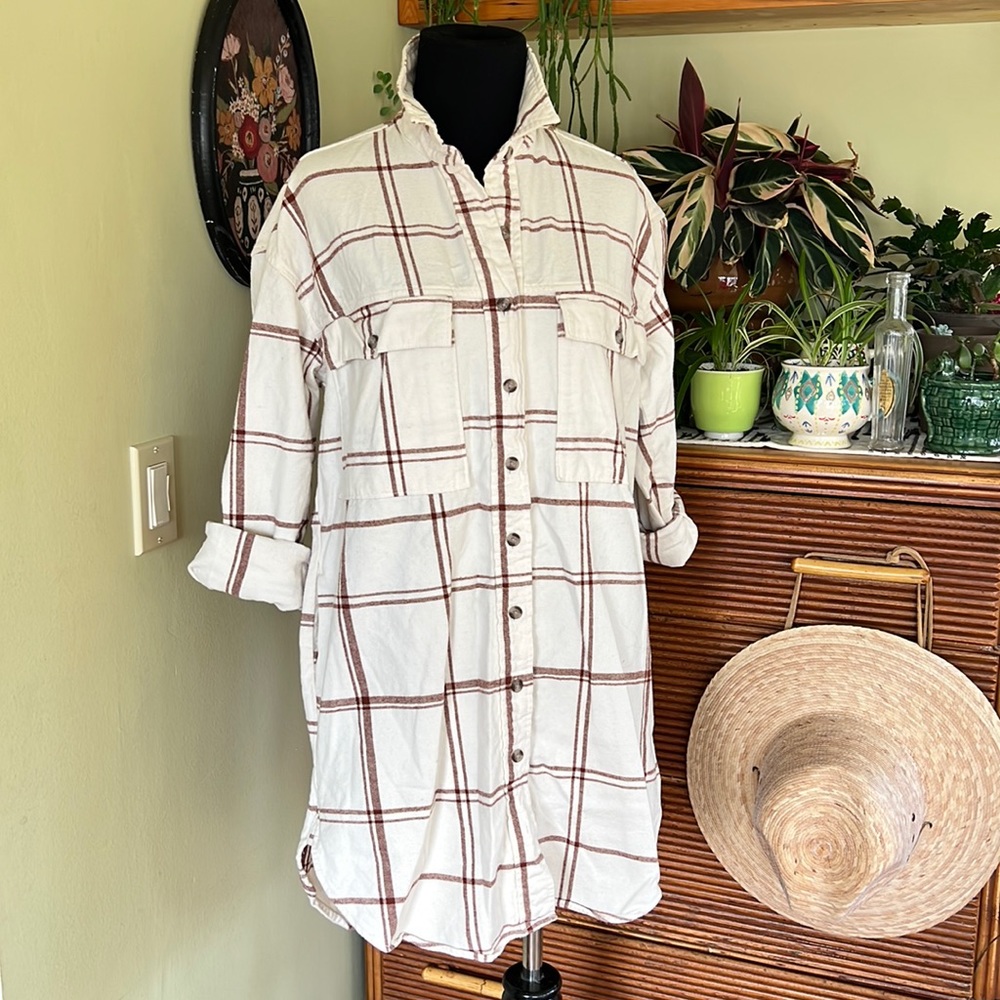 Dress or Shacket from Universal Thread size Small.